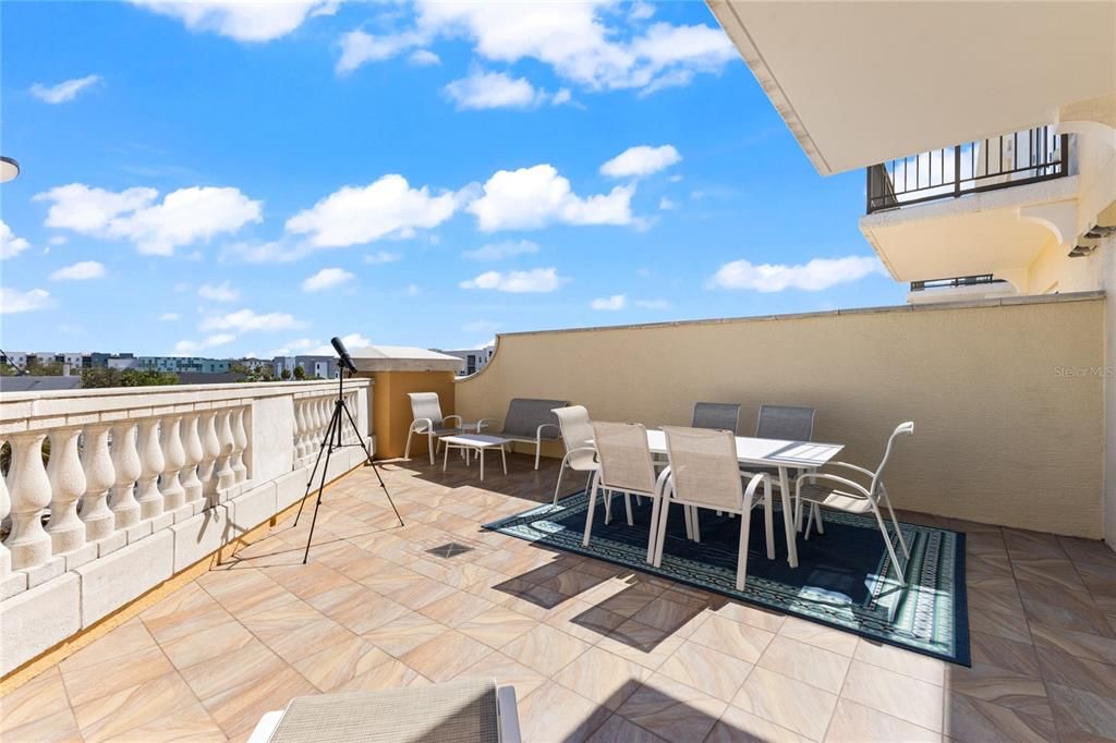 待售: $849,000 (2 贝兹, 2 浴室, 1734 平方英尺)