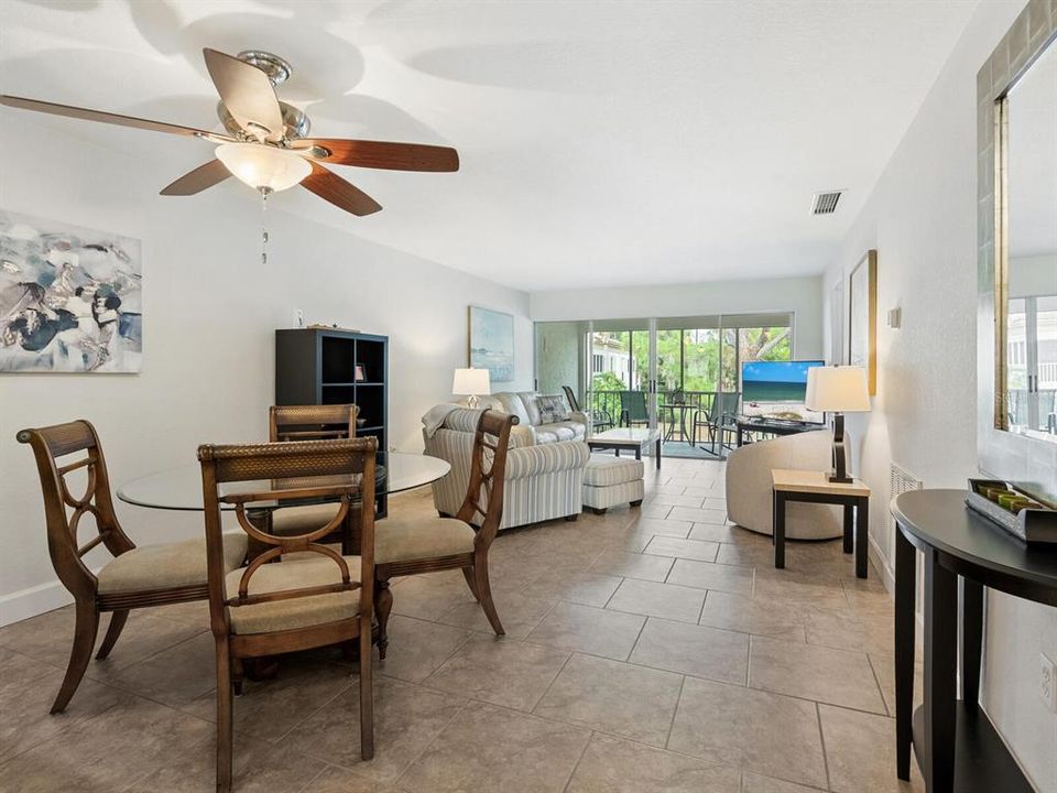 For Sale: $250,000 (2 beds, 2 baths, 1127 Square Feet)