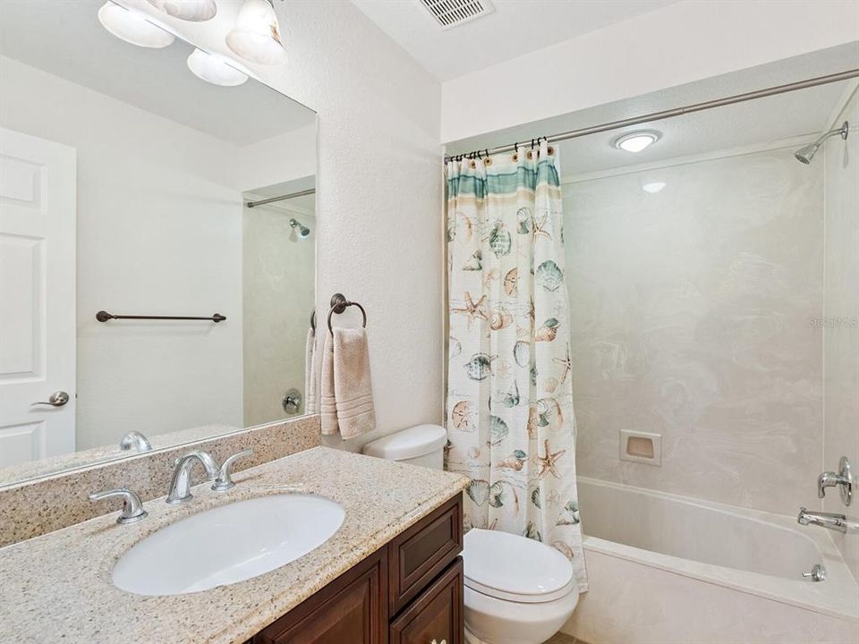 For Sale: $250,000 (2 beds, 2 baths, 1127 Square Feet)