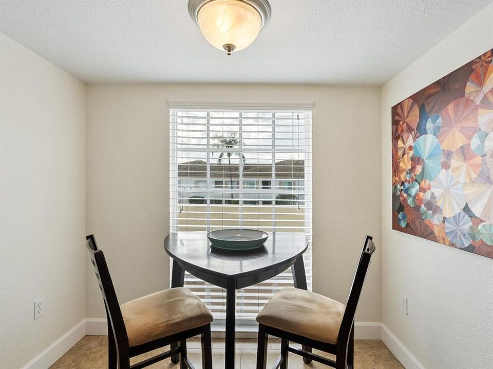 For Sale: $250,000 (2 beds, 2 baths, 1127 Square Feet)
