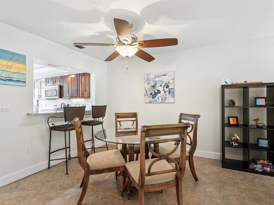 For Sale: $250,000 (2 beds, 2 baths, 1127 Square Feet)