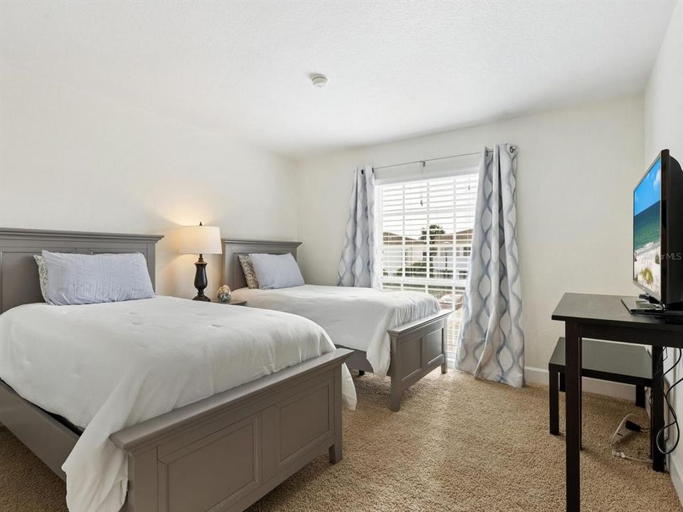 For Sale: $250,000 (2 beds, 2 baths, 1127 Square Feet)