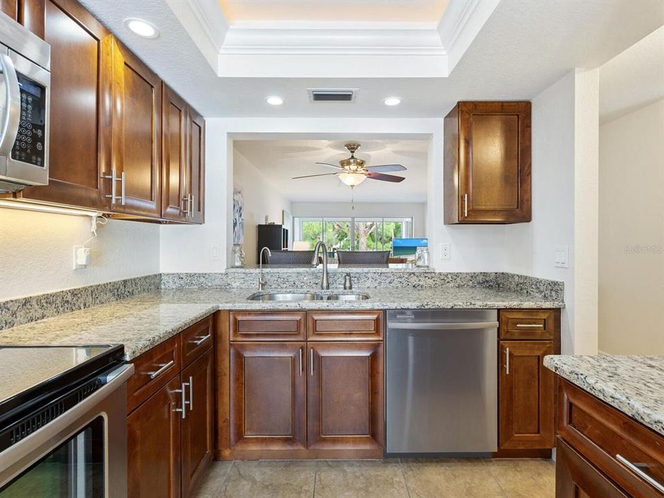 For Sale: $250,000 (2 beds, 2 baths, 1127 Square Feet)