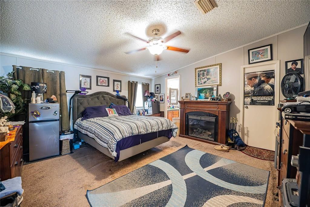 For Sale: $269,000 (4 beds, 2 baths, 2356 Square Feet)