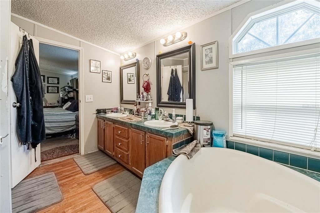 For Sale: $269,000 (4 beds, 2 baths, 2356 Square Feet)