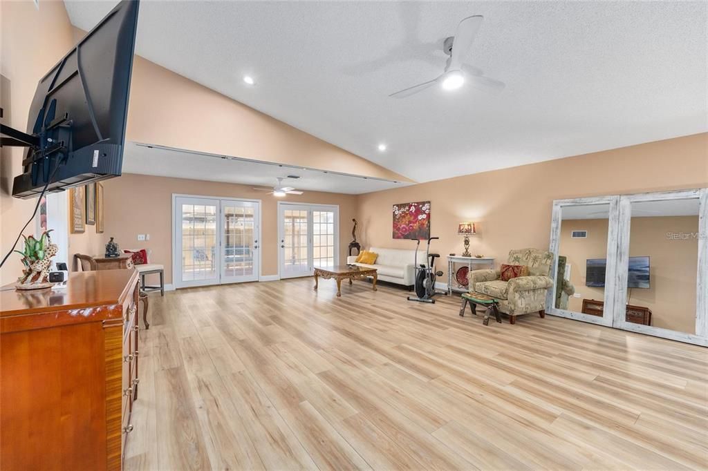 На продажу: $209,900 (2 спален, 2 ванн, 1419 Квадратных фут)