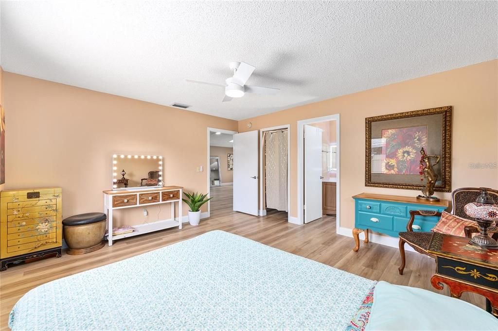 На продажу: $209,900 (2 спален, 2 ванн, 1419 Квадратных фут)