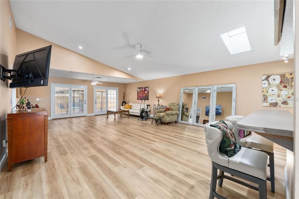 На продажу: $209,900 (2 спален, 2 ванн, 1419 Квадратных фут)