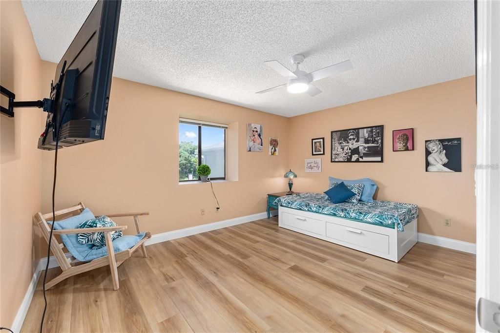 На продажу: $209,900 (2 спален, 2 ванн, 1419 Квадратных фут)