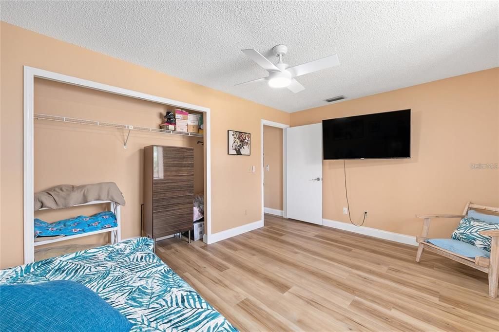 На продажу: $209,900 (2 спален, 2 ванн, 1419 Квадратных фут)