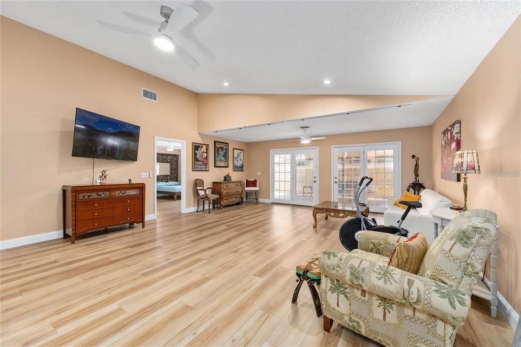 На продажу: $209,900 (2 спален, 2 ванн, 1419 Квадратных фут)