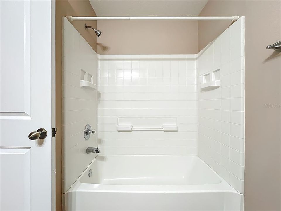 En Venta: $285,000 (3 camas, 2 baños, 1864 Pies cuadrados)