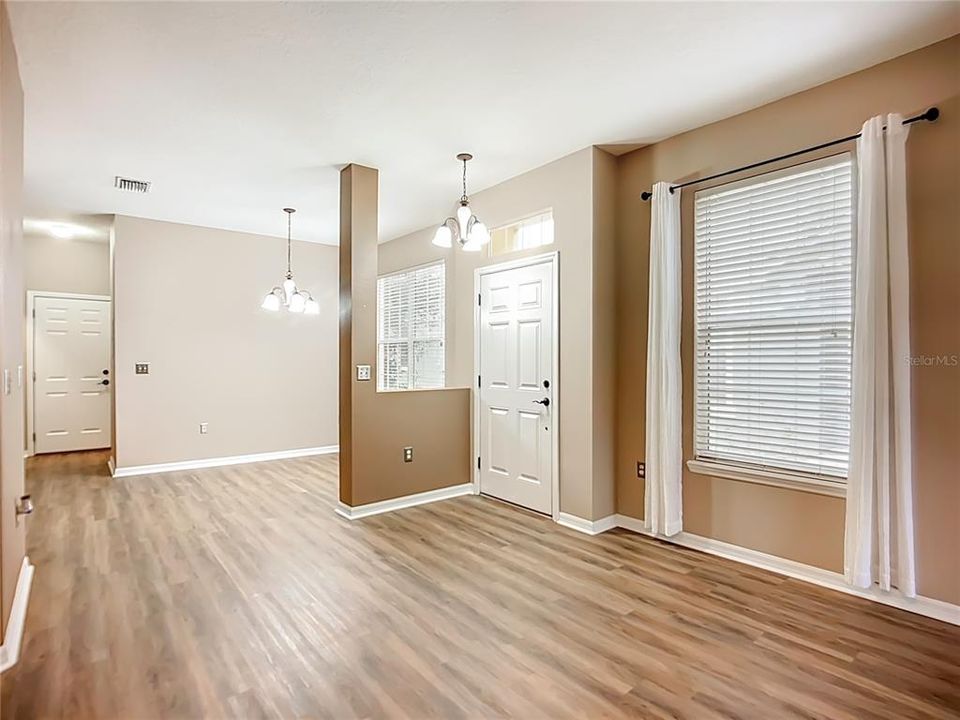 En Venta: $285,000 (3 camas, 2 baños, 1864 Pies cuadrados)