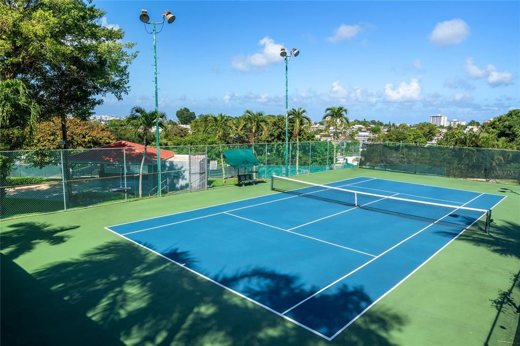 На продажу: $498,000 (4 спален, 2 ванн, 2231 Квадратных фут)