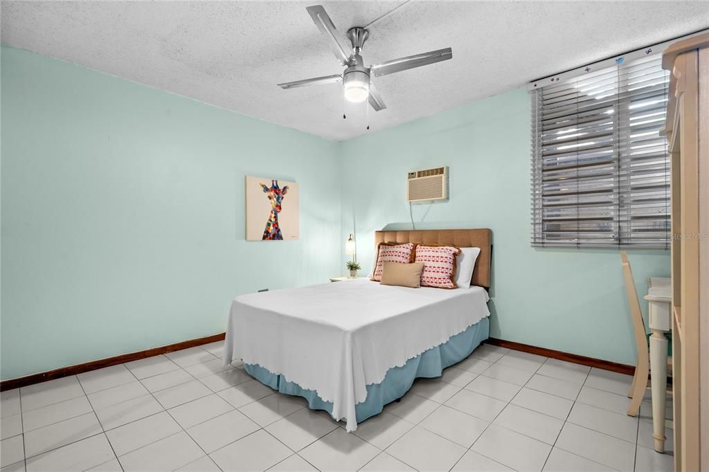 На продажу: $498,000 (4 спален, 2 ванн, 2231 Квадратных фут)