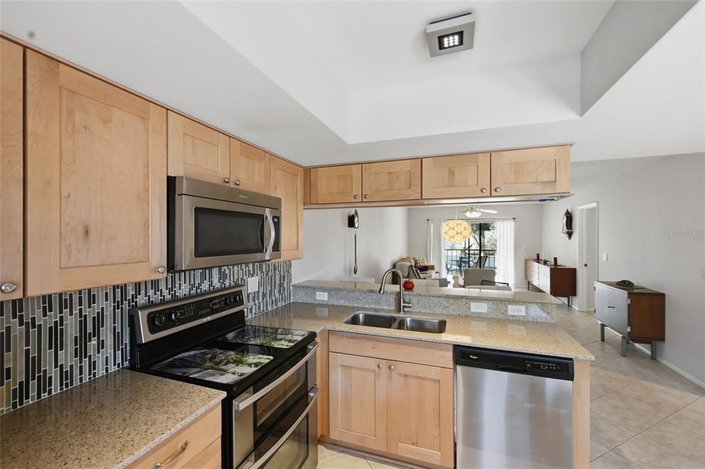 待售: $250,000 (2 贝兹, 2 浴室, 983 平方英尺)