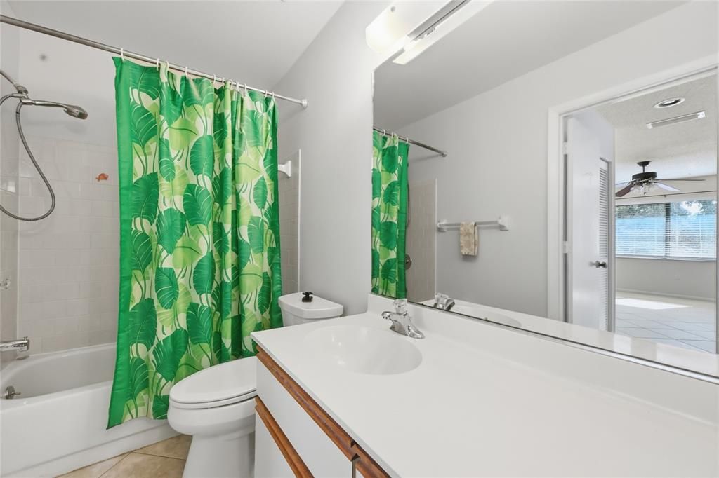 待售: $250,000 (2 贝兹, 2 浴室, 983 平方英尺)