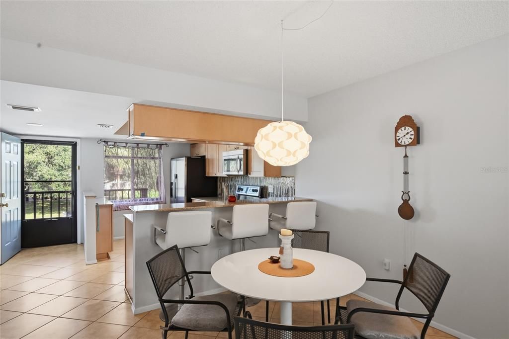 待售: $250,000 (2 贝兹, 2 浴室, 983 平方英尺)