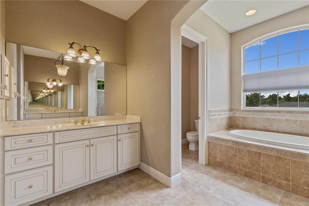 出租: $4,300 (5 贝兹, 4 浴室, 3627 平方英尺)