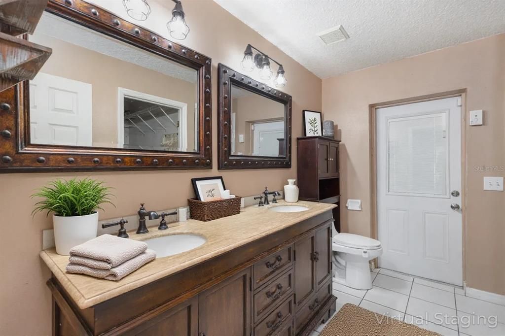 В аренду: $2,900 (4 спален, 2 ванн, 2069 Квадратных фут)