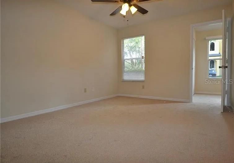 For Rent: $1,275 (1 beds, 1 baths, 735 Square Feet)