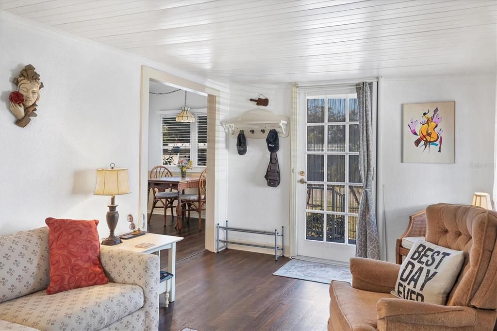 На продажу: $84,900 (2 спален, 1 ванн, 630 Квадратных фут)