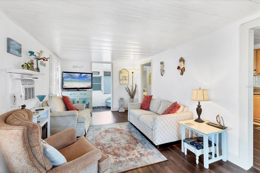 На продажу: $84,900 (2 спален, 1 ванн, 630 Квадратных фут)