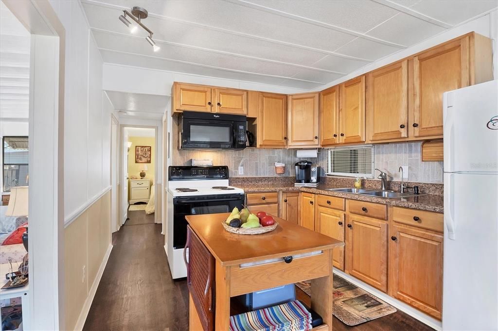 На продажу: $84,900 (2 спален, 1 ванн, 630 Квадратных фут)