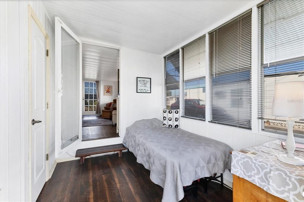 На продажу: $84,900 (2 спален, 1 ванн, 630 Квадратных фут)