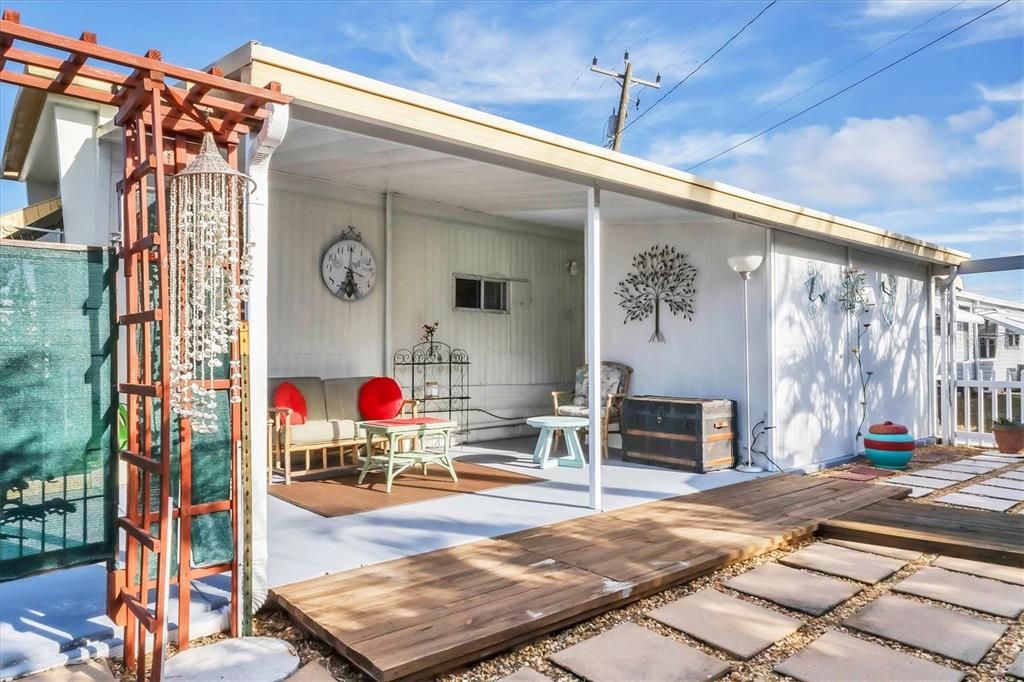 На продажу: $84,900 (2 спален, 1 ванн, 630 Квадратных фут)