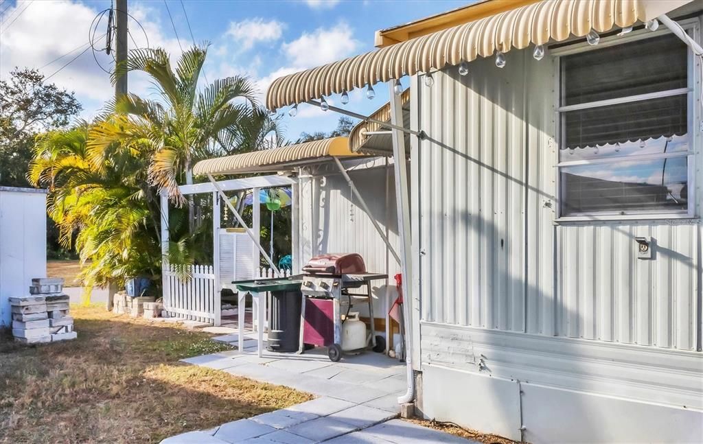 На продажу: $84,900 (2 спален, 1 ванн, 630 Квадратных фут)