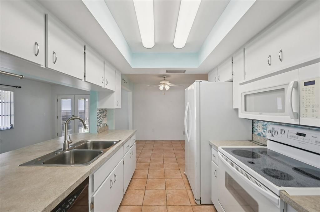 待售: $325,000 (2 贝兹, 2 浴室, 1275 平方英尺)