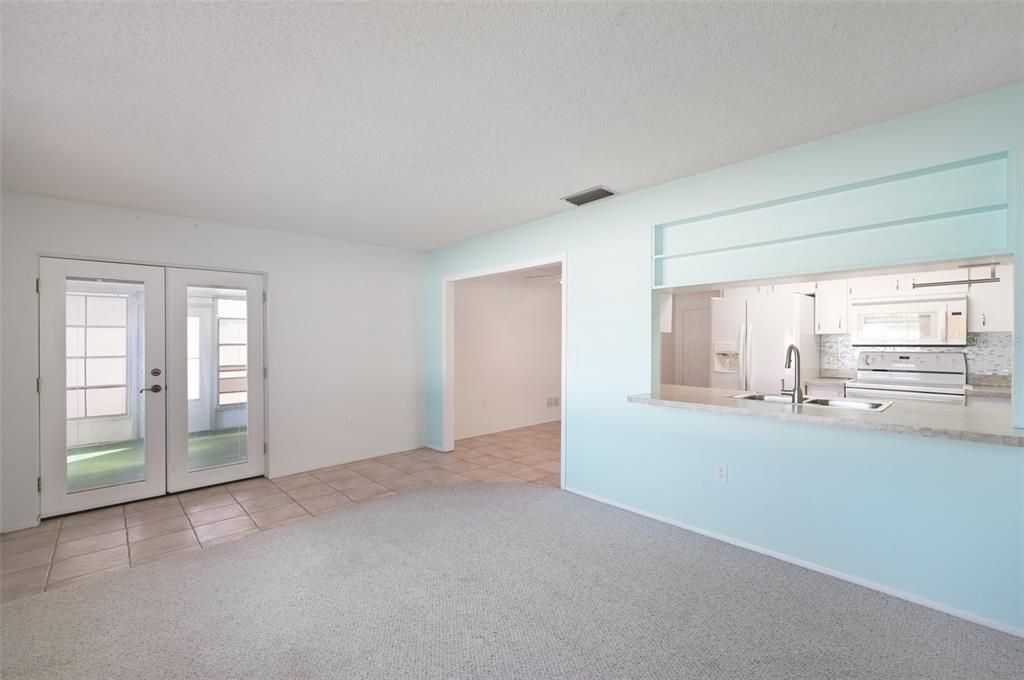 待售: $325,000 (2 贝兹, 2 浴室, 1275 平方英尺)