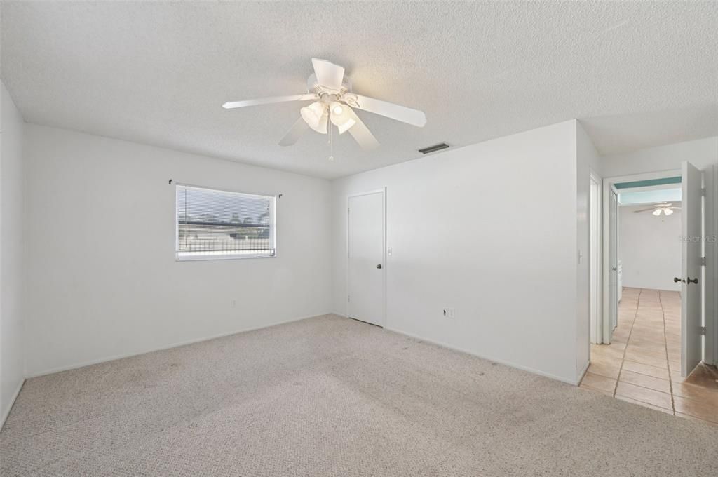 待售: $325,000 (2 贝兹, 2 浴室, 1275 平方英尺)