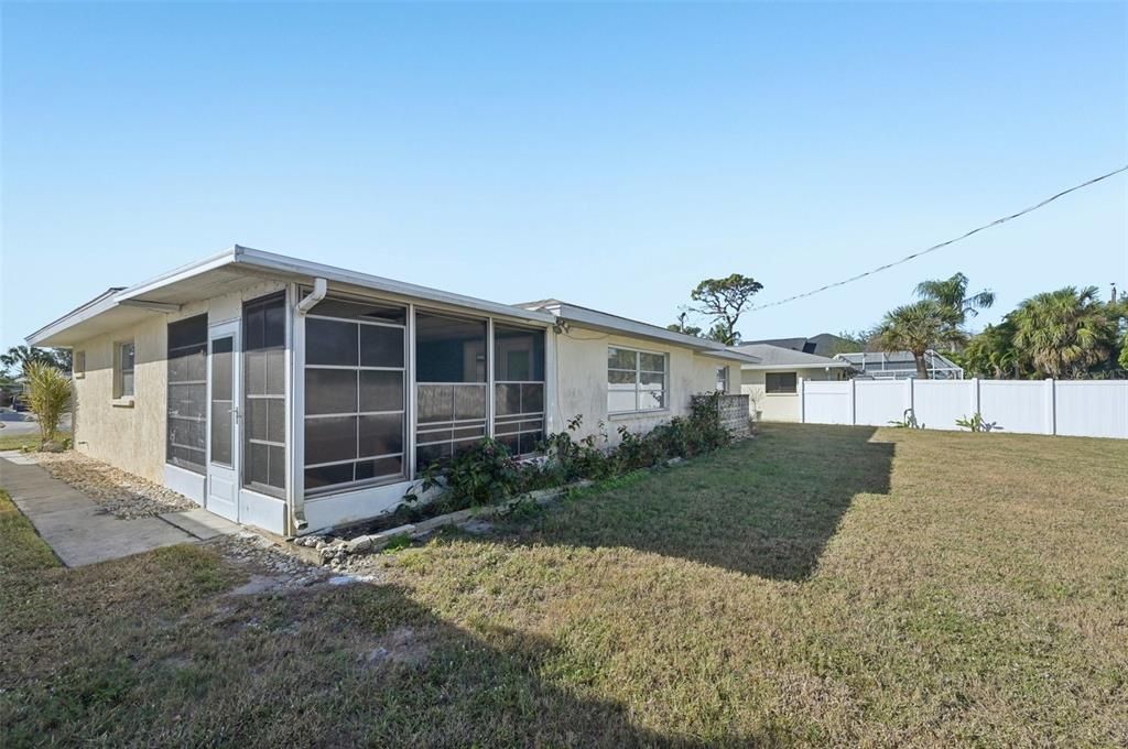 待售: $325,000 (2 贝兹, 2 浴室, 1275 平方英尺)