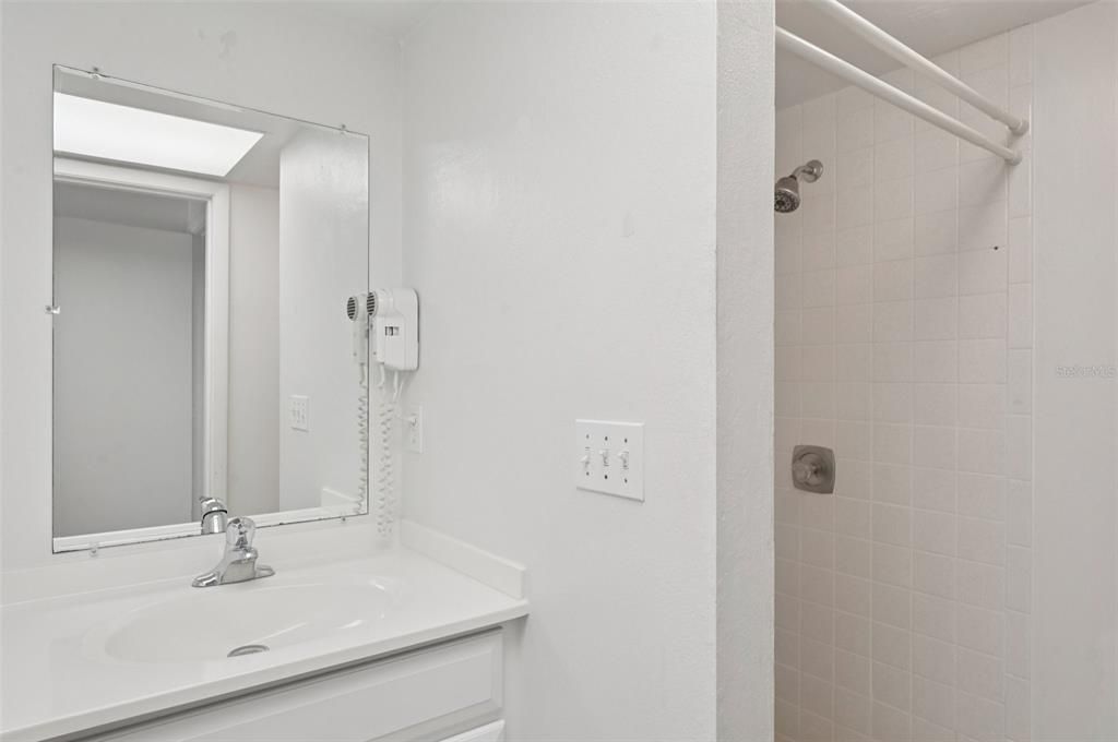 待售: $325,000 (2 贝兹, 2 浴室, 1275 平方英尺)