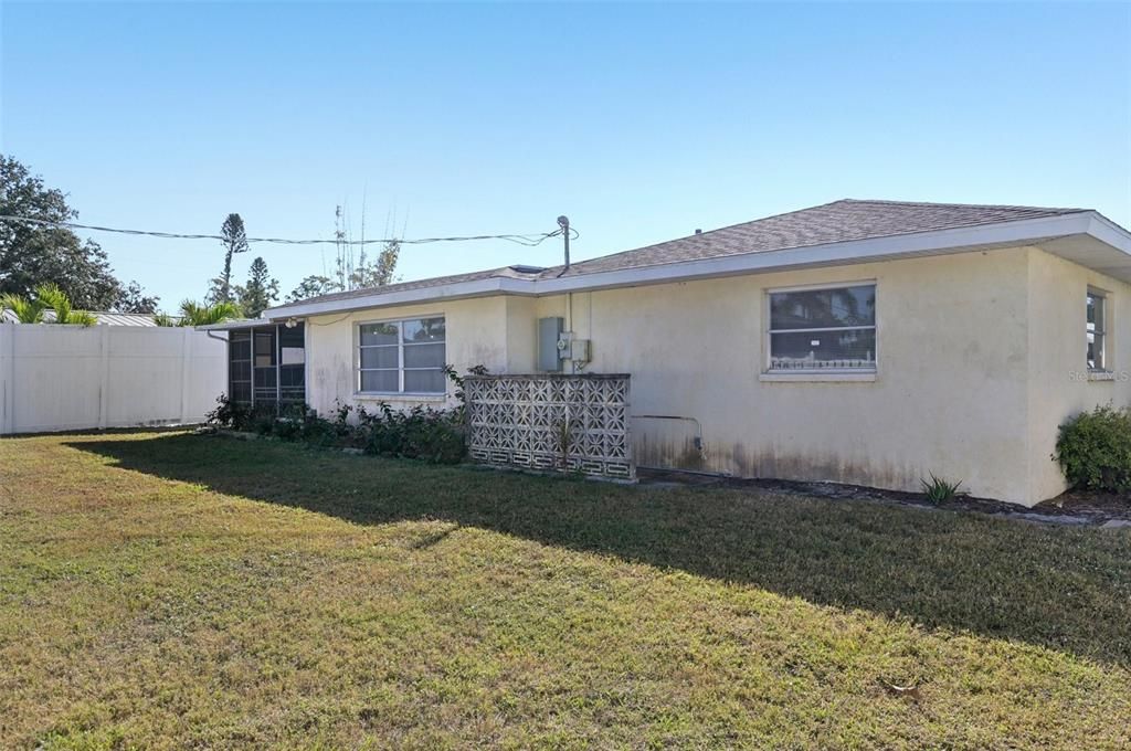 待售: $325,000 (2 贝兹, 2 浴室, 1275 平方英尺)