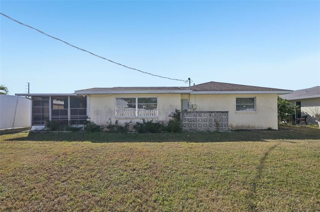 待售: $325,000 (2 贝兹, 2 浴室, 1275 平方英尺)