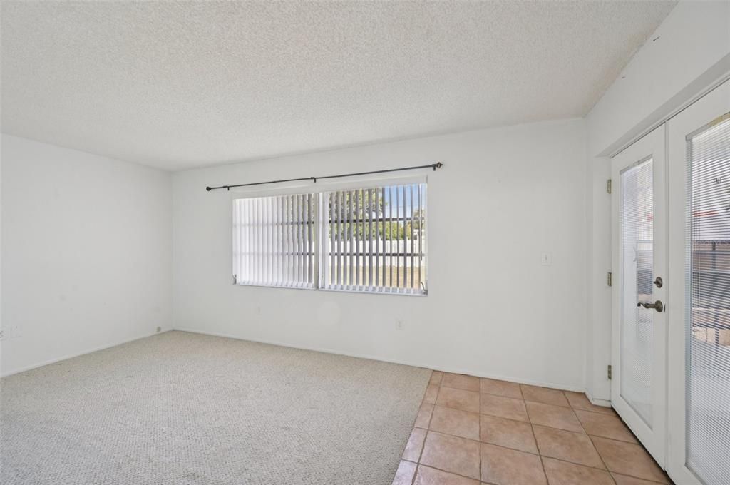 待售: $325,000 (2 贝兹, 2 浴室, 1275 平方英尺)