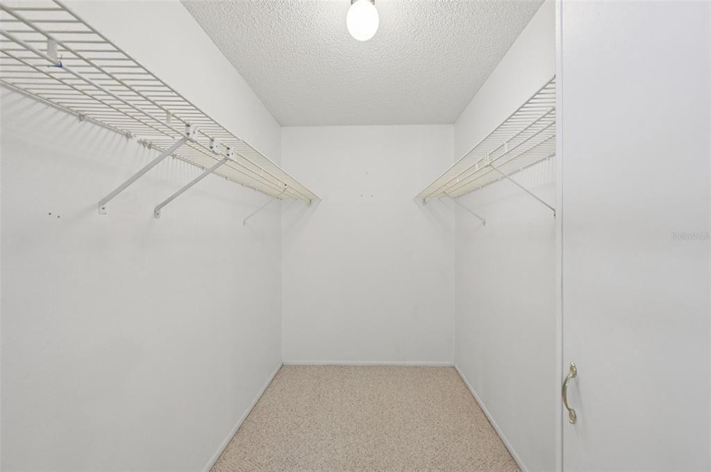 待售: $325,000 (2 贝兹, 2 浴室, 1275 平方英尺)