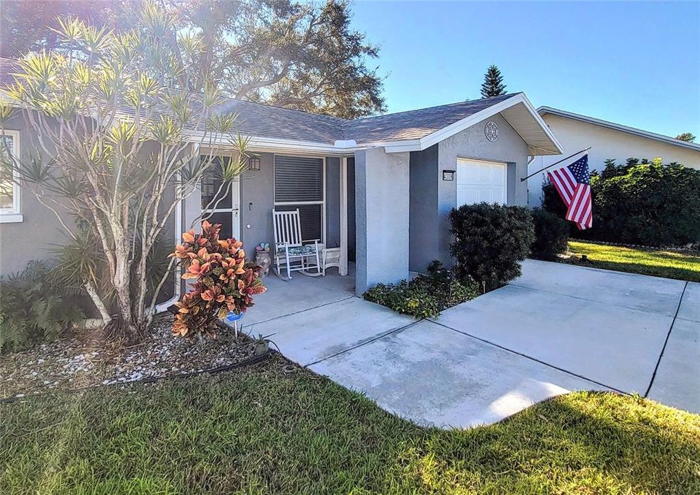 For Sale: $309,500 (2 beds, 1 baths, 1130 Square Feet)