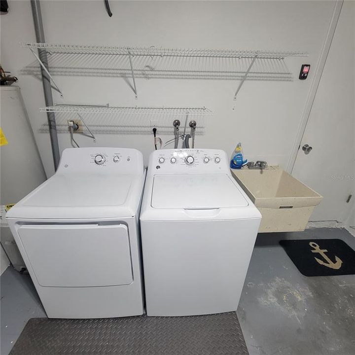 For Sale: $309,500 (2 beds, 1 baths, 1130 Square Feet)