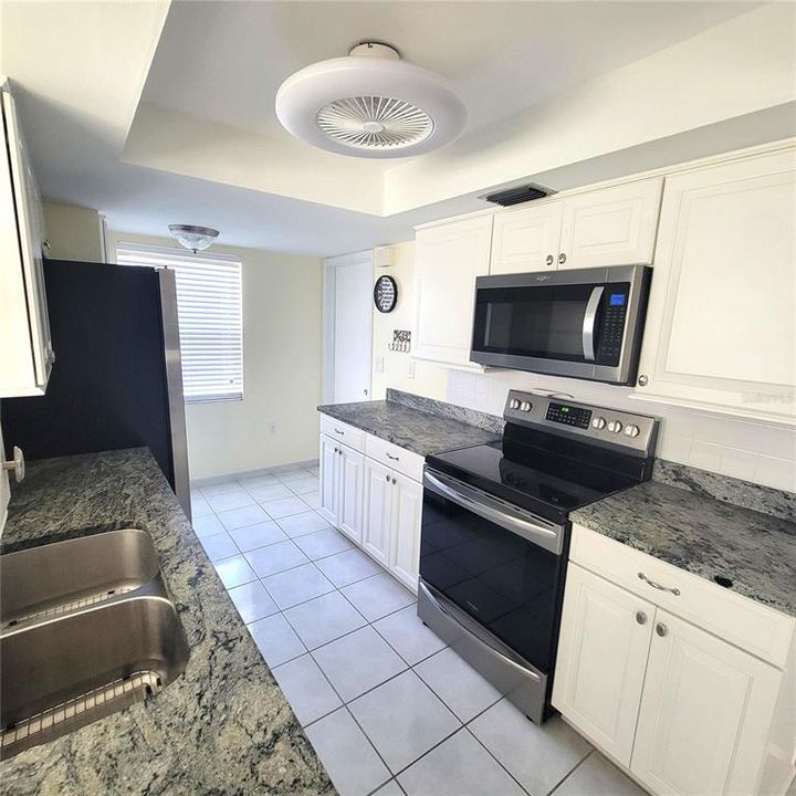 For Sale: $309,500 (2 beds, 1 baths, 1130 Square Feet)