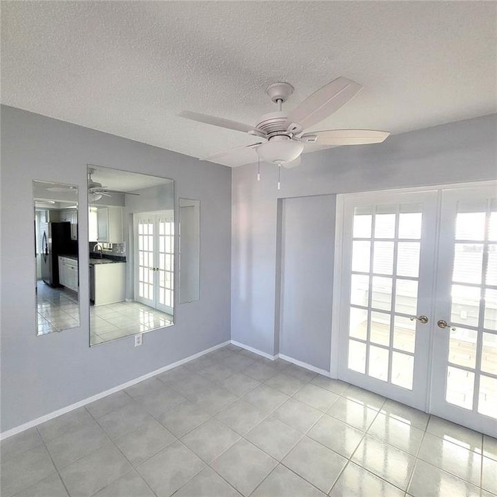 For Sale: $309,500 (2 beds, 1 baths, 1130 Square Feet)