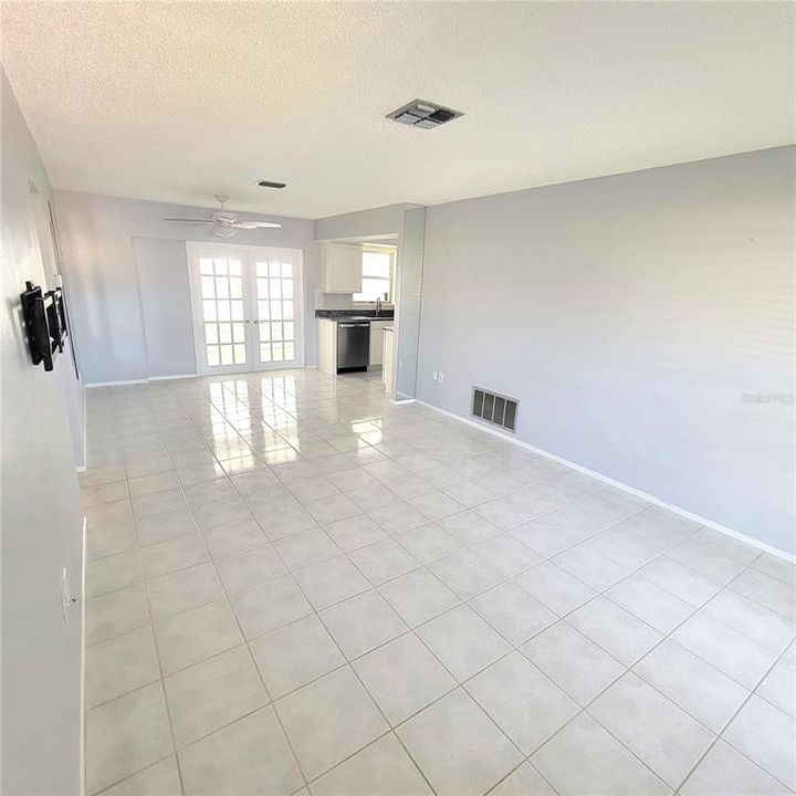 For Sale: $309,500 (2 beds, 1 baths, 1130 Square Feet)