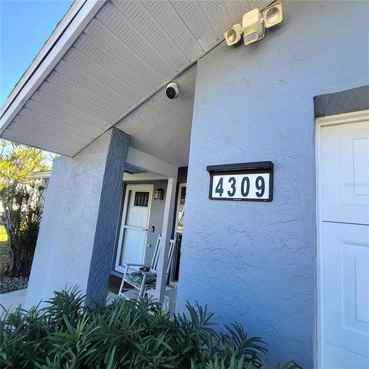 For Sale: $309,500 (2 beds, 1 baths, 1130 Square Feet)