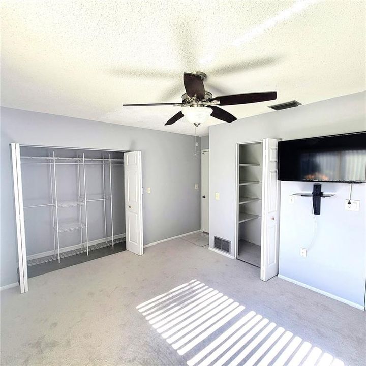 For Sale: $309,500 (2 beds, 1 baths, 1130 Square Feet)