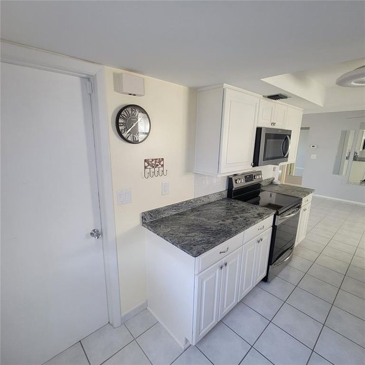 For Sale: $309,500 (2 beds, 1 baths, 1130 Square Feet)