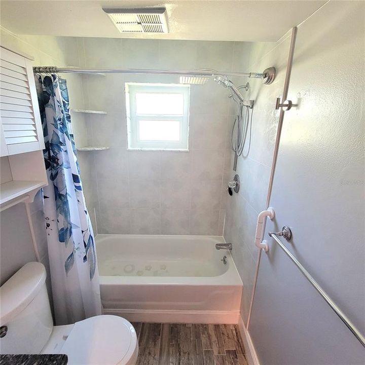 For Sale: $309,500 (2 beds, 1 baths, 1130 Square Feet)