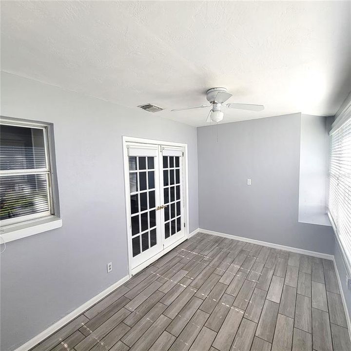 For Sale: $309,500 (2 beds, 1 baths, 1130 Square Feet)